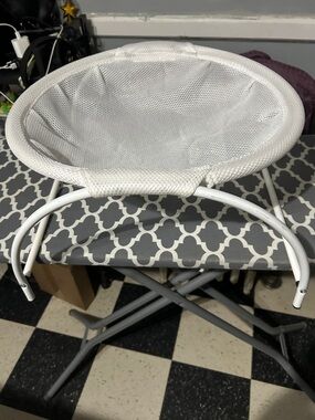 White Mesh Cat Bed with Raised Frame - Brand: